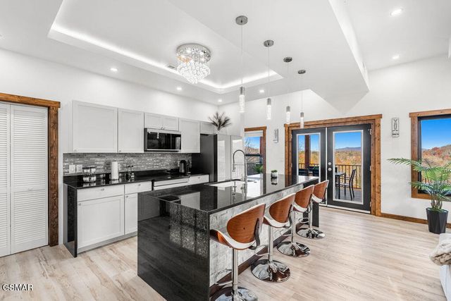 611 IVY Road, Gatlinburg, TN 37738