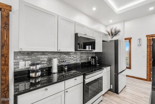 611 IVY Road, Gatlinburg, TN 37738