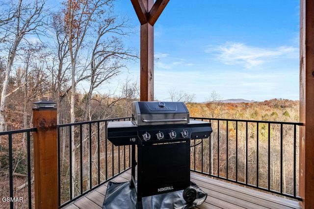 611 IVY Road, Gatlinburg, TN 37738