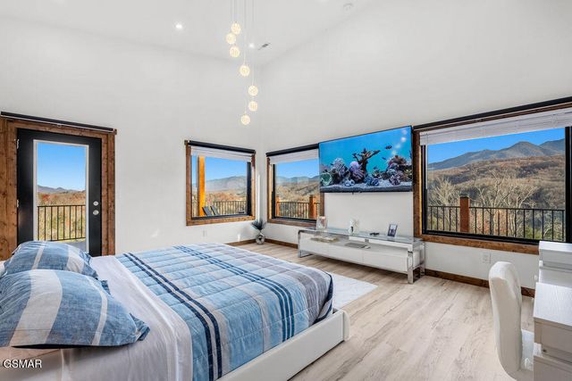 611 IVY Road, Gatlinburg, TN 37738