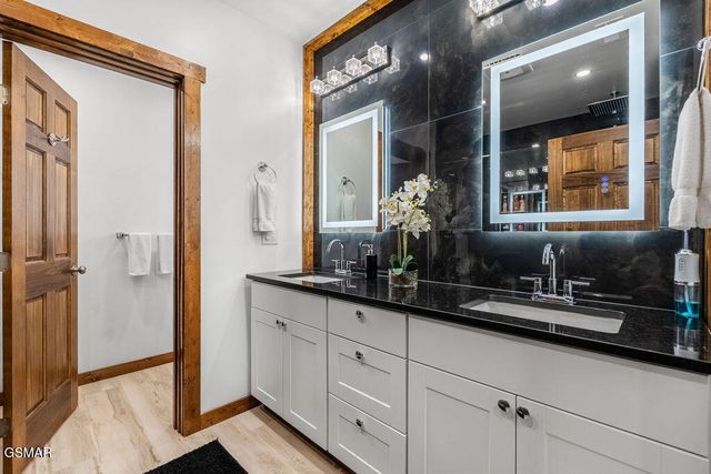 611 IVY Road, Gatlinburg, TN 37738