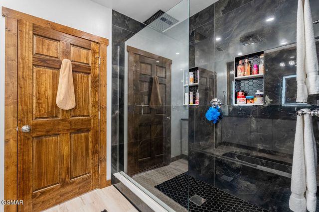 611 IVY Road, Gatlinburg, TN 37738