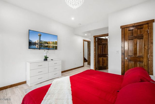 611 IVY Road, Gatlinburg, TN 37738