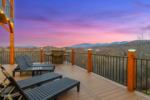 611 IVY Road, Gatlinburg, TN 37738