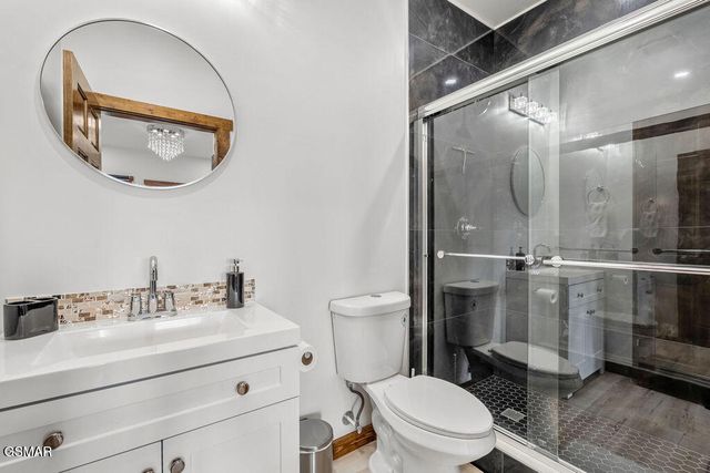 611 IVY Road, Gatlinburg, TN 37738