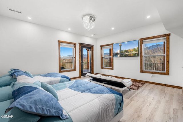 611 IVY Road, Gatlinburg, TN 37738