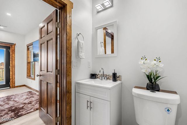 611 IVY Road, Gatlinburg, TN 37738