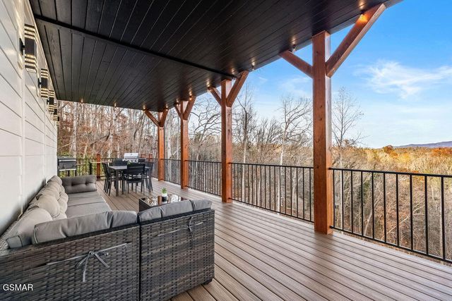 611 IVY Road, Gatlinburg, TN 37738