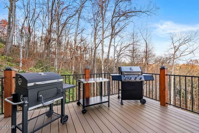 611 IVY Road, Gatlinburg, TN 37738