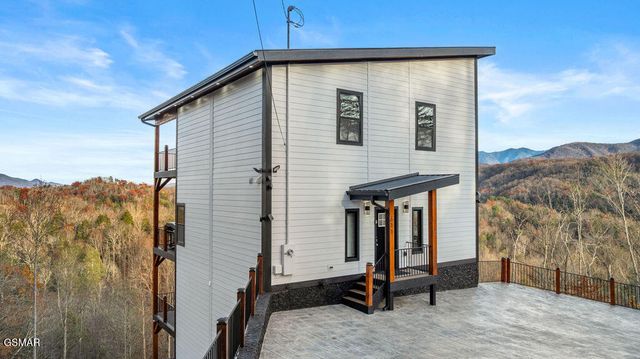 611 IVY Road, Gatlinburg, TN 37738