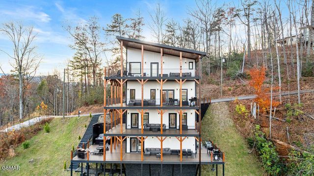 611 IVY Road, Gatlinburg, TN 37738