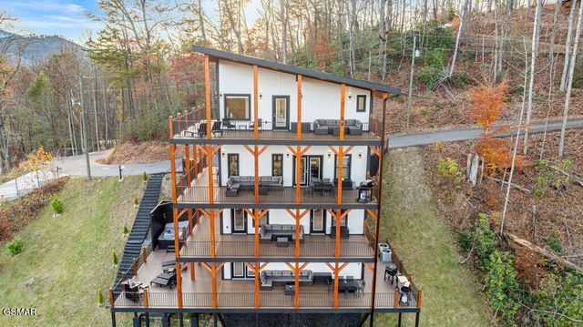 611 IVY Road, Gatlinburg, TN 37738