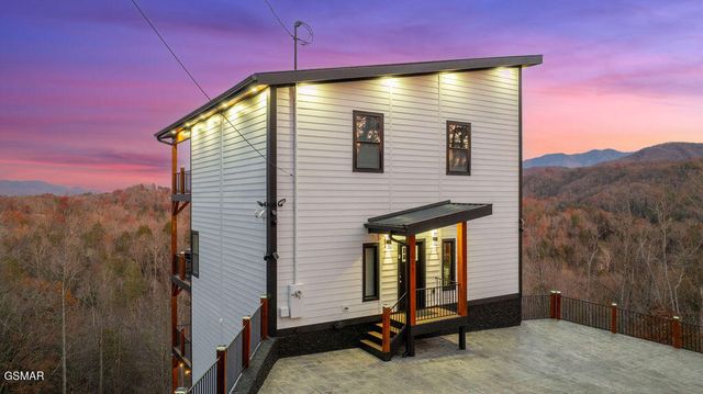 611 IVY Road, Gatlinburg, TN 37738