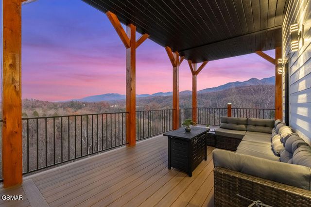 611 IVY Road, Gatlinburg, TN 37738