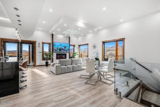 611 IVY Road, Gatlinburg, TN 37738