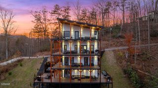 611 IVY Road, Gatlinburg, TN 37738