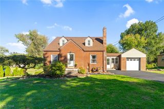 3317 Beechwood Drive, Hubbard, OH 44425