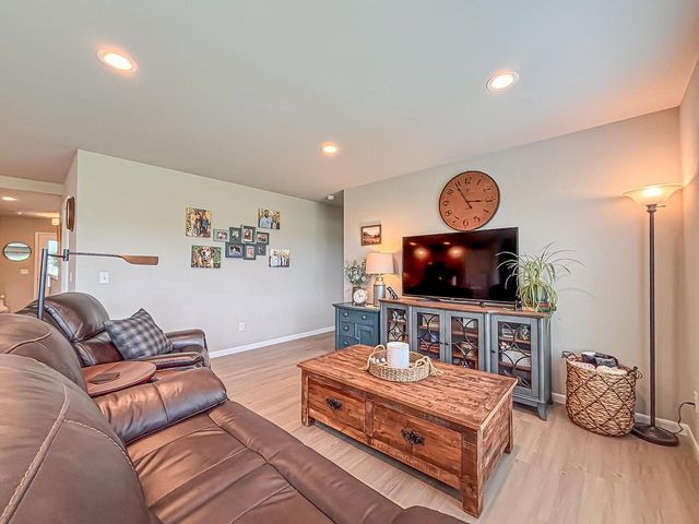 957 Elderberry ROAD, Oconomowoc, WI 53066