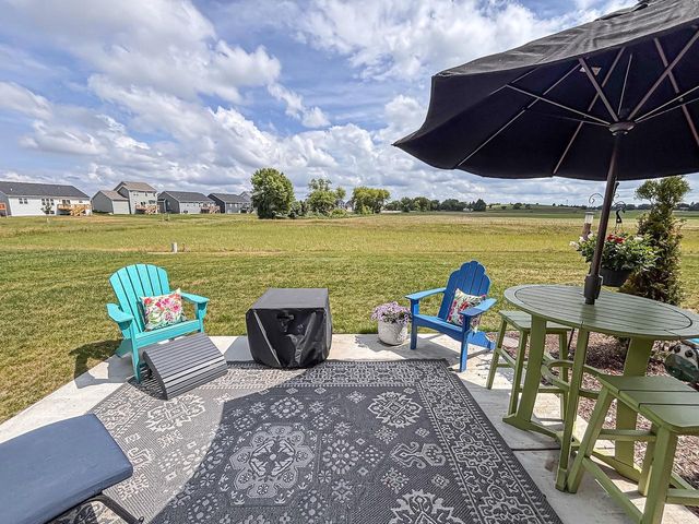 957 Elderberry ROAD, Oconomowoc, WI 53066