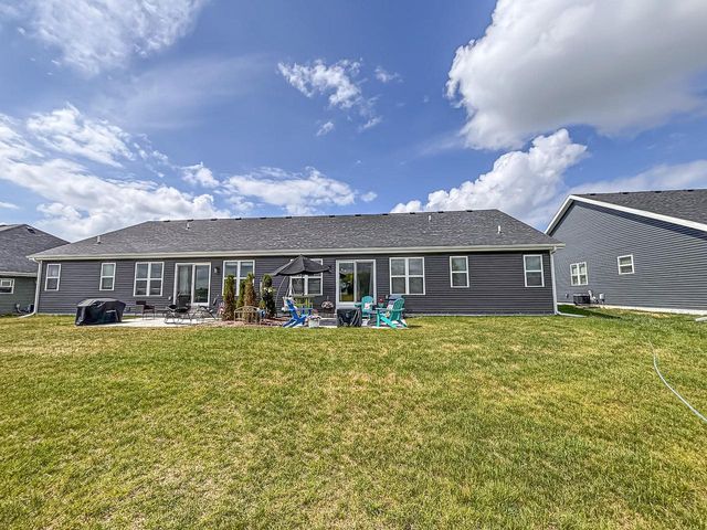 957 Elderberry ROAD, Oconomowoc, WI 53066