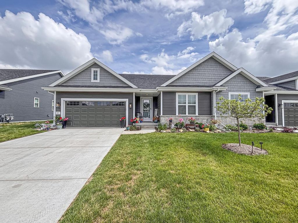 957 Elderberry ROAD, Oconomowoc, WI 53066