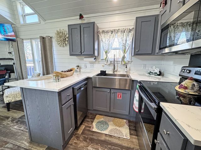 103 Thomas Rd, Dover, TN 37058