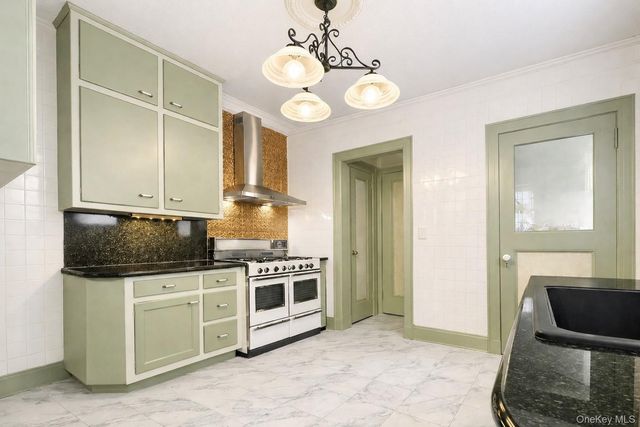 130 E Cedar Street, Fleetwood, NY 10552