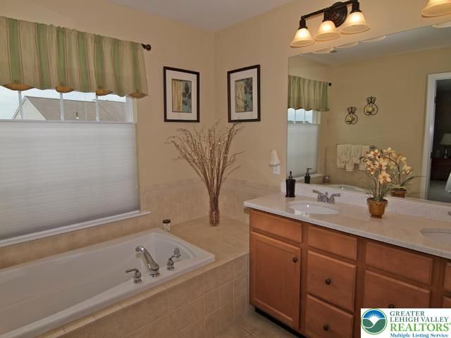 5254 BLUE SKY Drive, South Whitehall Twp, PA 18069