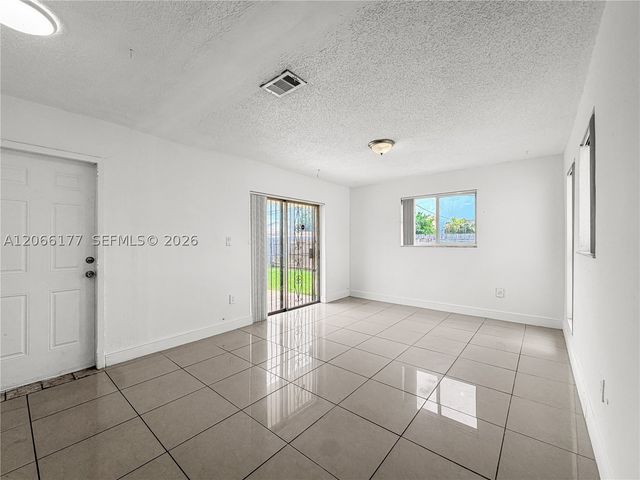 9103 SW 38th St A, Miami, FL 33165