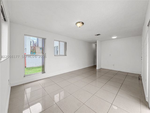 9103 SW 38th St A, Miami, FL 33165