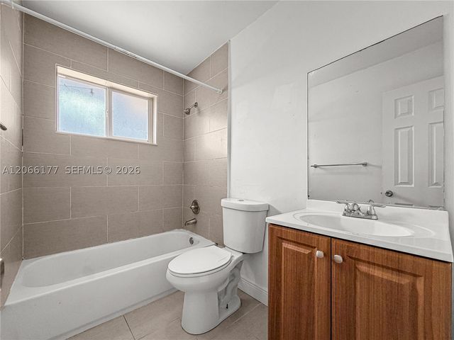 9103 SW 38th St A, Miami, FL 33165