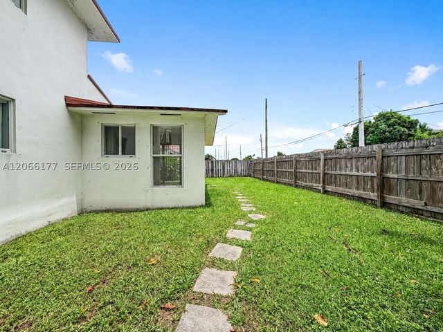 9103 SW 38th St A, Miami, FL 33165