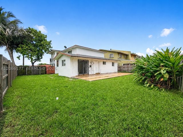 9103 SW 38th St A, Miami, FL 33165