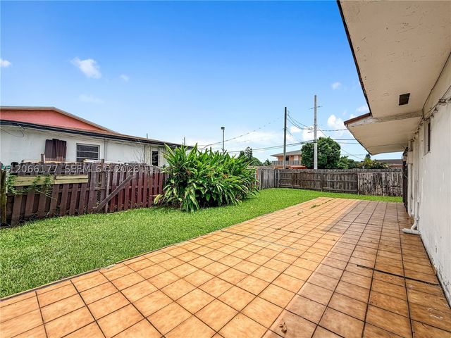 9103 SW 38th St A, Miami, FL 33165