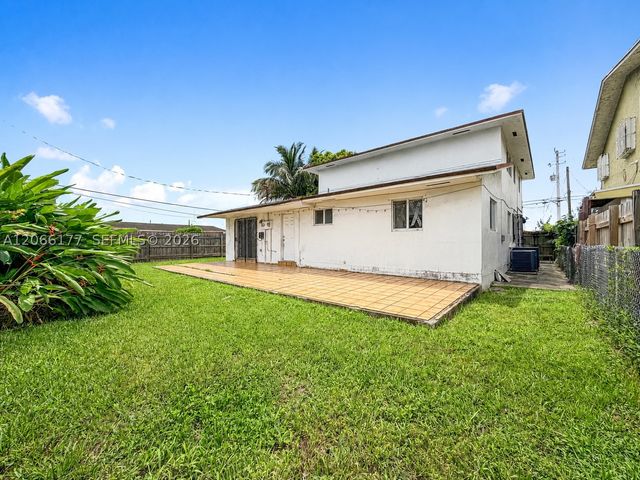 9103 SW 38th St A, Miami, FL 33165