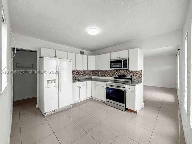 9103 SW 38th St A, Miami, FL 33165