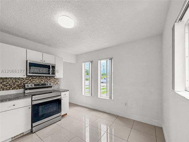 9103 SW 38th St A, Miami, FL 33165