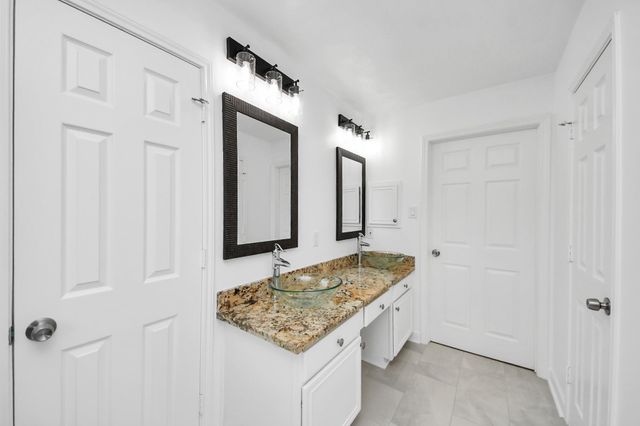 9026 S Ferndale Place Drive, Houston, TX 77064