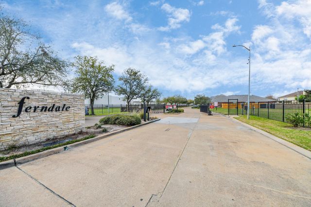 9026 S Ferndale Place Drive, Houston, TX 77064
