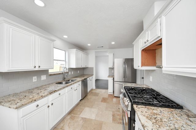 9026 S Ferndale Place Drive, Houston, TX 77064