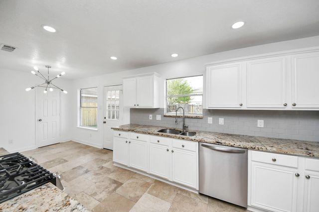 9026 S Ferndale Place Drive, Houston, TX 77064