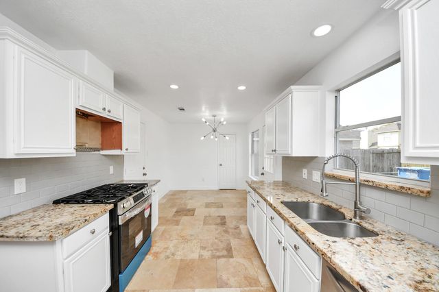 9026 S Ferndale Place Drive, Houston, TX 77064