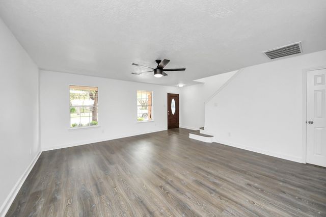 9026 S Ferndale Place Drive, Houston, TX 77064