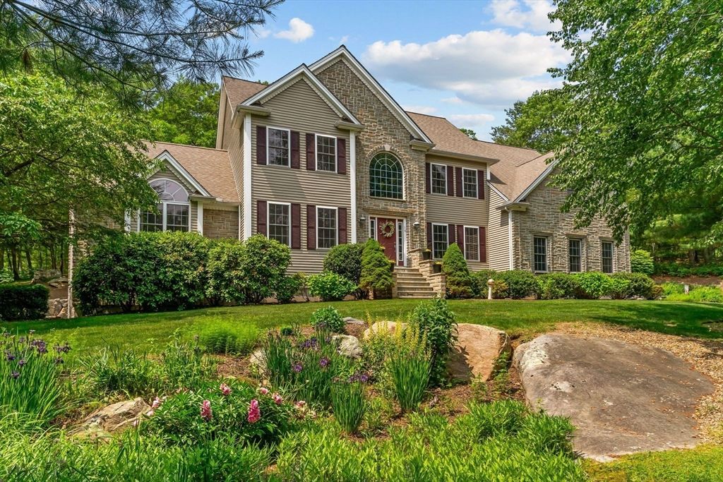 16 Leonard Drive, North Smithfield, RI 02896