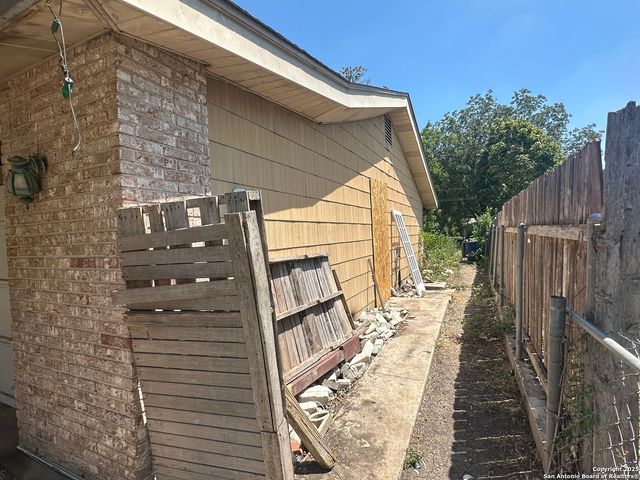 5006 Village Way, San Antonio, TX 78218