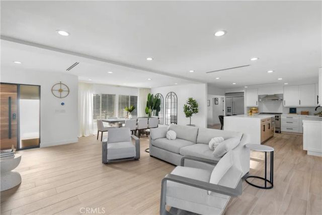 19538 Redwing, Los Angeles, CA 91356