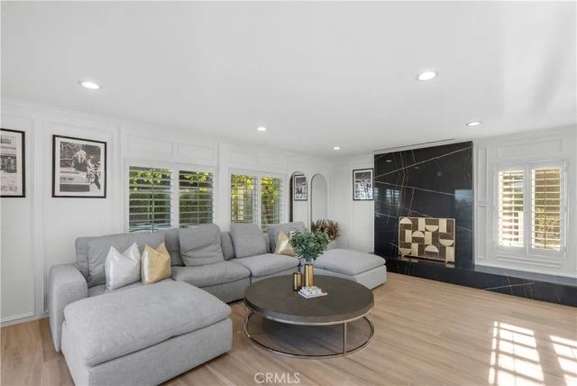 19538 Redwing, Los Angeles, CA 91356