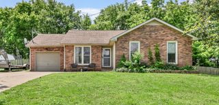 1422 Honeysuckle Ln, Clarksville, TN 37040
