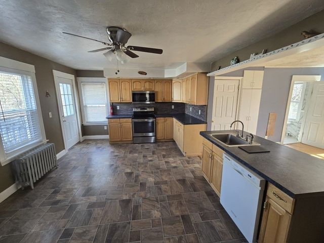 14 Chestnut Ave 2, Auburn, MA 01501