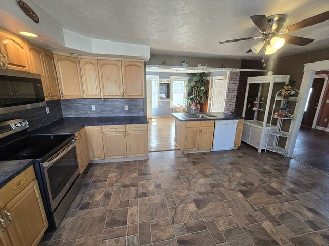 14 Chestnut Ave 2, Auburn, MA 01501